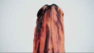 Increíble mamada y masturbacion a dildo gigante con una latina de tetas enormes